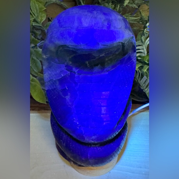 4lb Fluorite UV Reactive Snake w/ Light Stand - Picture 11 of 11